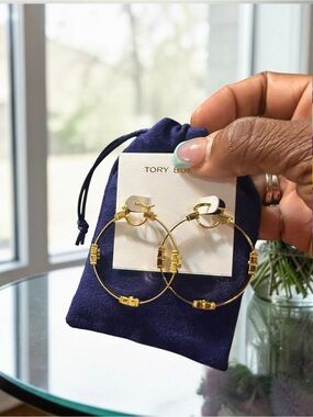 Tory Burch Gold Icon Hoop Earrings with Logo Studs – NIB